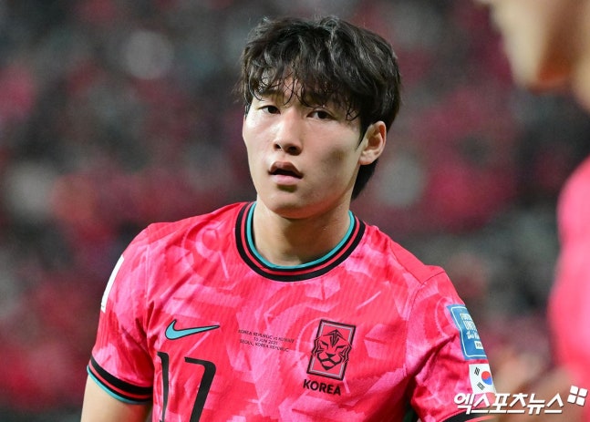 0-4 대패도 충격인데…'韓 차세대 에이스' <b>배준호</b> 쓰러졌다, <b>어깨 탈구</b>로...