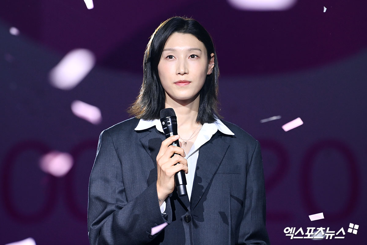 "오늘이 진짜 은퇴식!" <b>김연경</b>, '가짜 감독' 생활은 대만족?…"배구 매력...