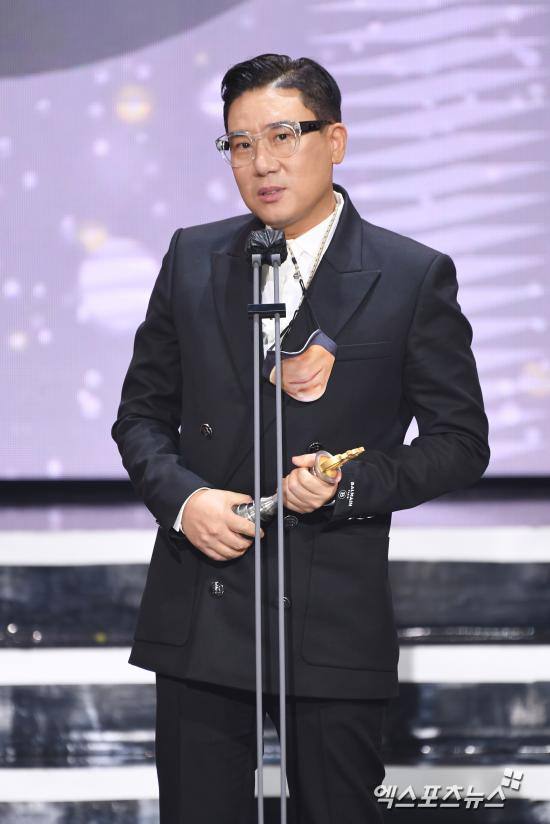 <b>이상민</b>, 재혼 6개월만 겹경사…20년 만 프로듀서 전격 복귀, 신인 <b>혼성</b>...