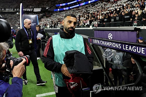 "<b>살라</b>가 분노하길 바란다" 슬롯 감독, EPL 득점왕 '2연속 벤치 강등' 가...