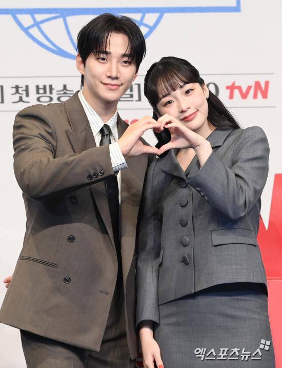 1호선 난리나겠네…<b>이준호</b>x김민하, 역대급 <b>공약</b> "'<b>태풍상사</b>' 15%? 지하철...