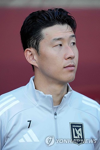 <b>손흥민</b>, <b>MLS</b> 사상 최초! 메시 크게 이겼다!…'환상 FK골' 올해의 골 선정...