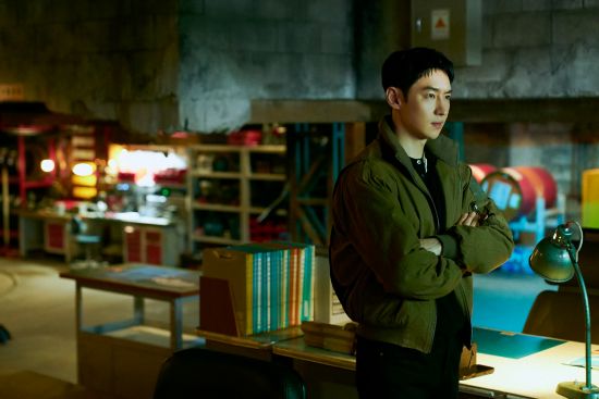'갓도기' 돌아왔다…<b>이제훈</b>, '<b>모범택시3</b>' 앞둔 설렘 "가족 같은 분위기...