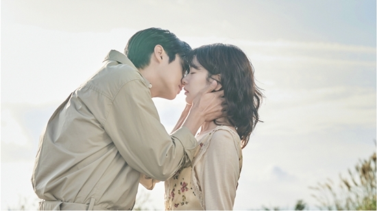 최우식·정소민, <b>키스</b> 1초 전…위장 아닌 진짜, 진심 확인할까 (<b>우주</b>메...