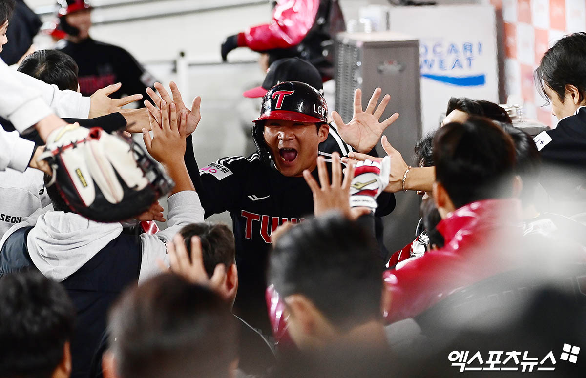 LG가 해냈다! 톨허스트 쾌투+김현수 2타점 'V4' 완성…<b>한화</b>는 안방서 준...