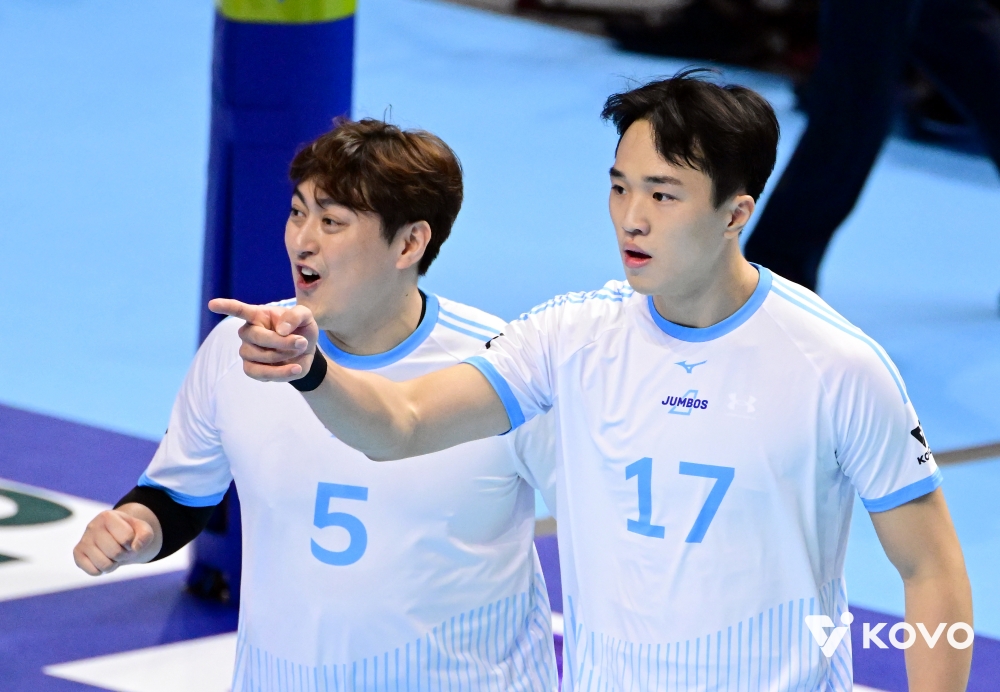 '복귀전부터 폭발했다' <b>임동혁 25점 활약</b>→대한항공, 우리카드 3-1 제압...