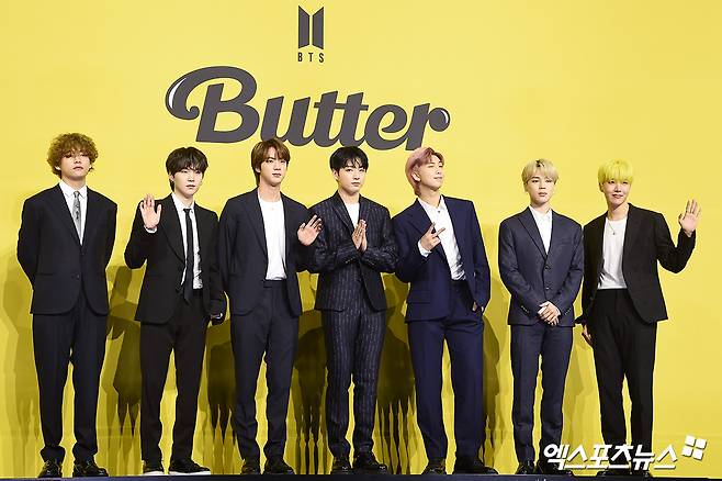 <b>방탄소년단</b>, <b>완전체 컴백</b> 머지않았다…'맏형' 진 쏘아 올린 '카운트다운...