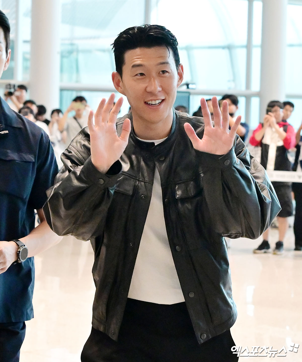 <b>손흥민</b> 초대박! 2,850,000,000,000원 해낸다…'340억 클릭의 사나이' SON ...