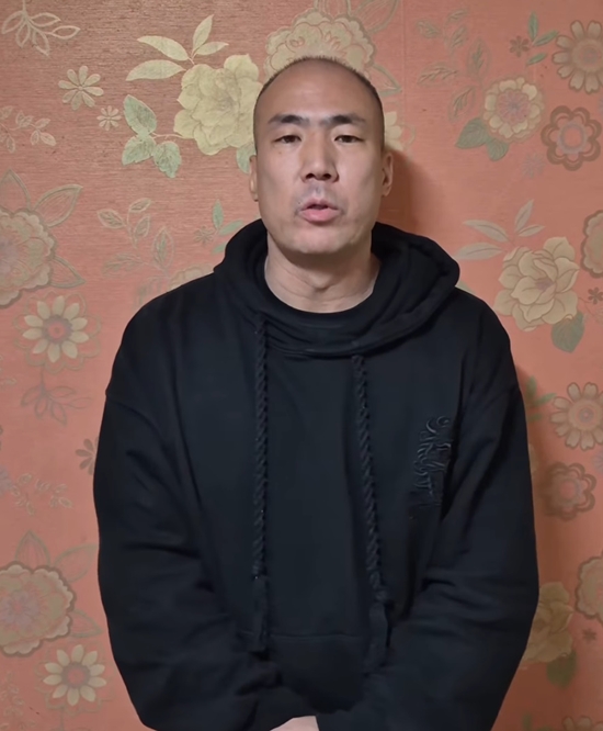 <b>정상수</b>, '<b>윤 어게인</b>' 구호 <b>사과</b>…"정치 잘 몰라, 부적절한 발언 조심할...