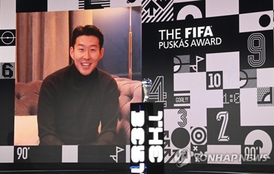 "<b>손흥민</b> 푸스카스 골장면 다시 등장" 美 ESPN 충격…판 더 펜 80m <b>질주</b> 원...