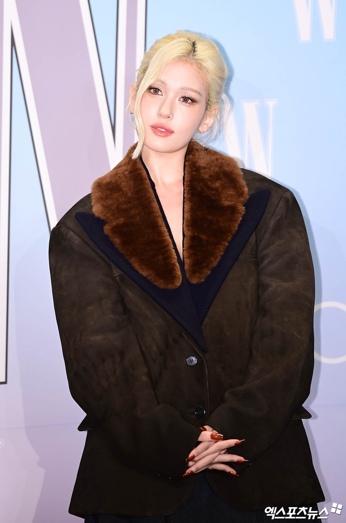 <b>전소미 브랜드</b> 무슨 일? 적십자 <b>로고</b> '무단 사용' 사과 "디자인 회수" [...