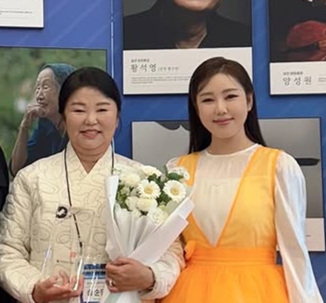 '<b>송가인</b> 母' 송순단, 문화예술발전 유공 시상식서 <b>수상</b> '장한 어버이상...