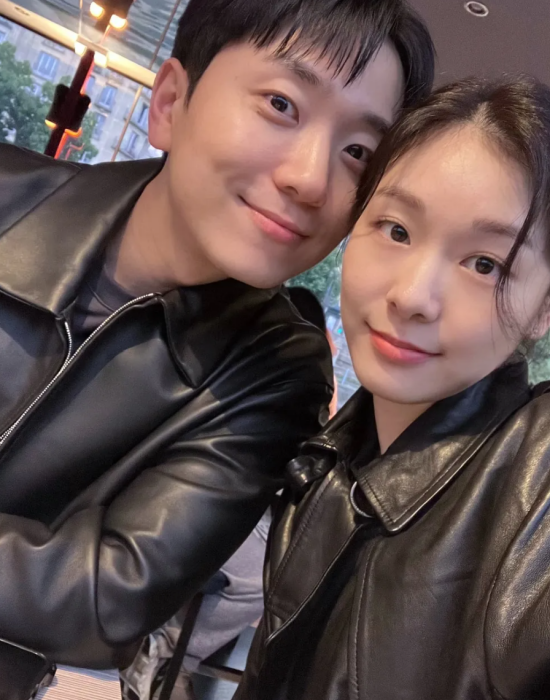 <b>김연아</b><b>고우림</b>, 전역 후 고삐 풀렸네…"까죽 커플" 이어 또 '럽스타' 포...