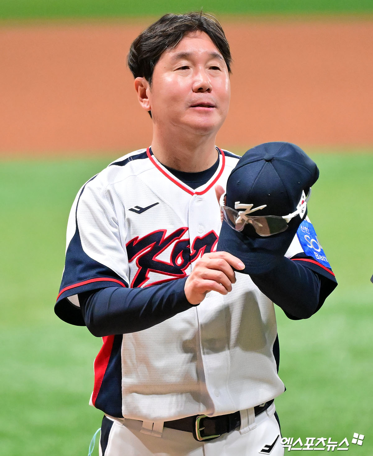 5안타 빈타→17K 무실점 '극과 극'…<b>류지현 감독</b> "활발한 공격력 아쉬워...
