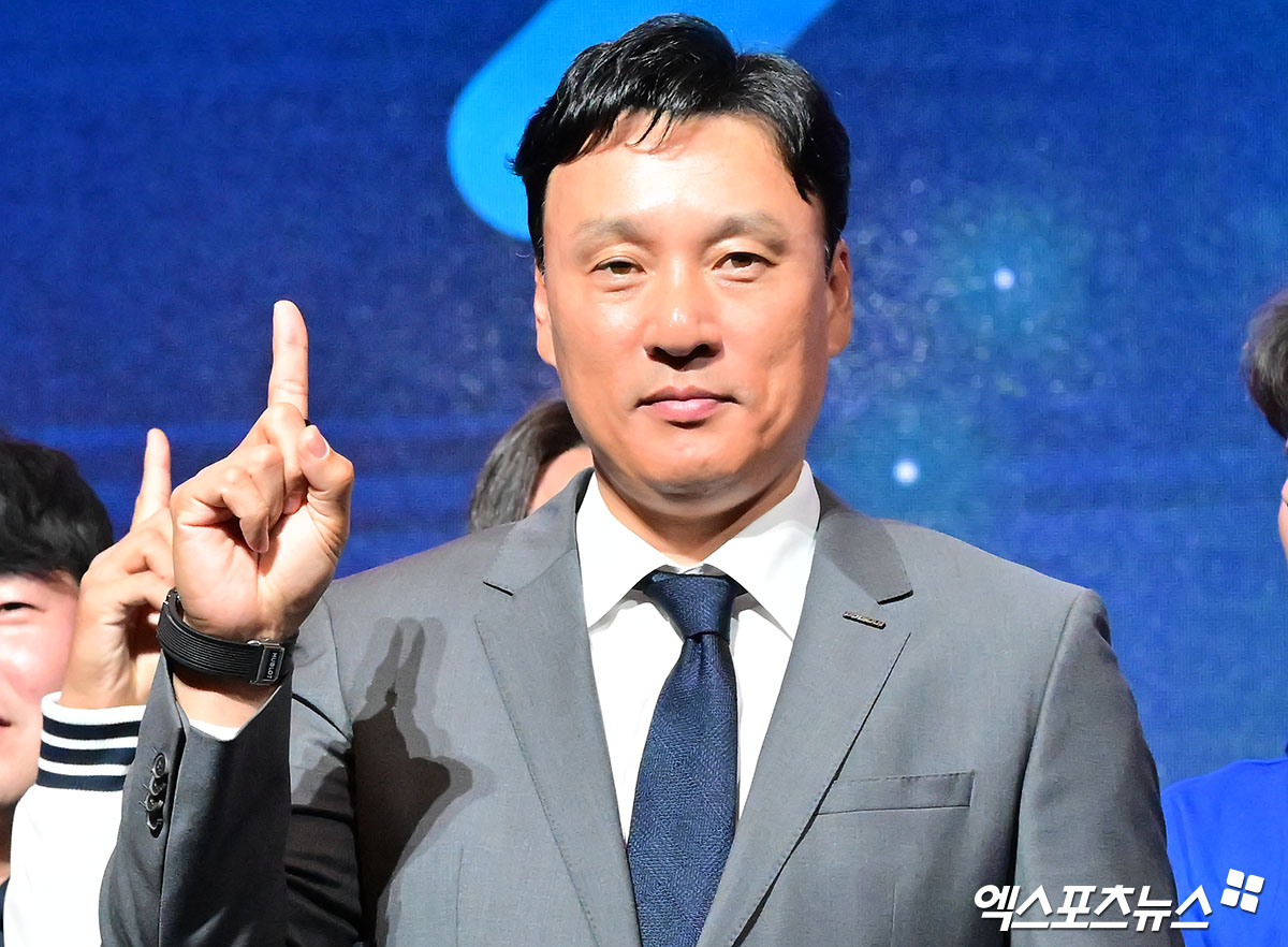 日 최고 명문, <b>이승엽</b> 원한다!…<b>요미우리</b> 정식 <b>코치 제안</b>→"가족과 대화...