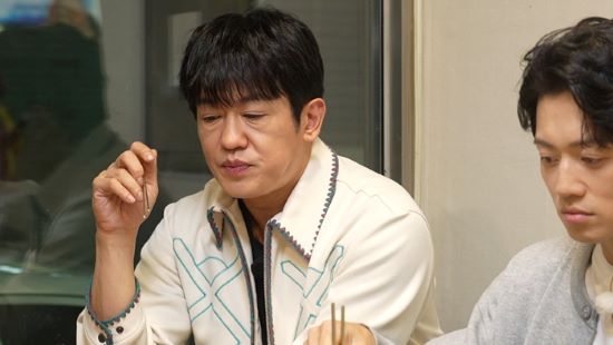 <b>전현무</b>, <b>허성태</b>와 77년생 동갑인데…"얼굴 봐라, 말 놓게 생겼나" (전현...