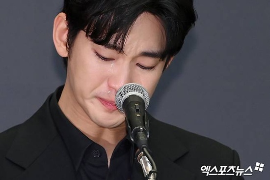 <b>김수현</b> 측, '28억 소송' 화장품 회사에 "품위 유지 위반 NO" 반박 [엑's 현...