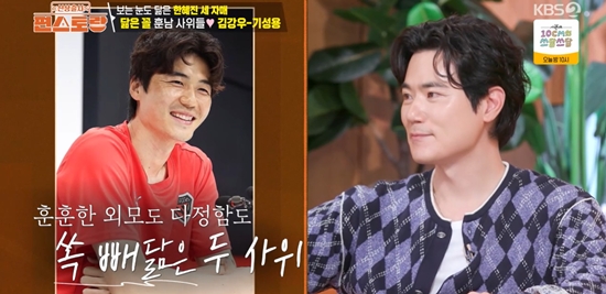 <b>김강우</b>, '<b>한혜진</b><b>기성용</b>'과 각별한 사이…"축구 이야기로 친해졌다" (편...