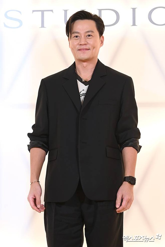 <b>이서진</b>, <b>여가수</b>와 <b>연애</b> 고백…"여자 배우는 동료, 가수는 스타 느낌"