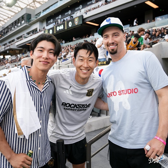 <b>손흥민</b> 미친 친화력! MLB 최고 투수가 '찐친' 인증…"열렬한 SON 팬, 즐겁...