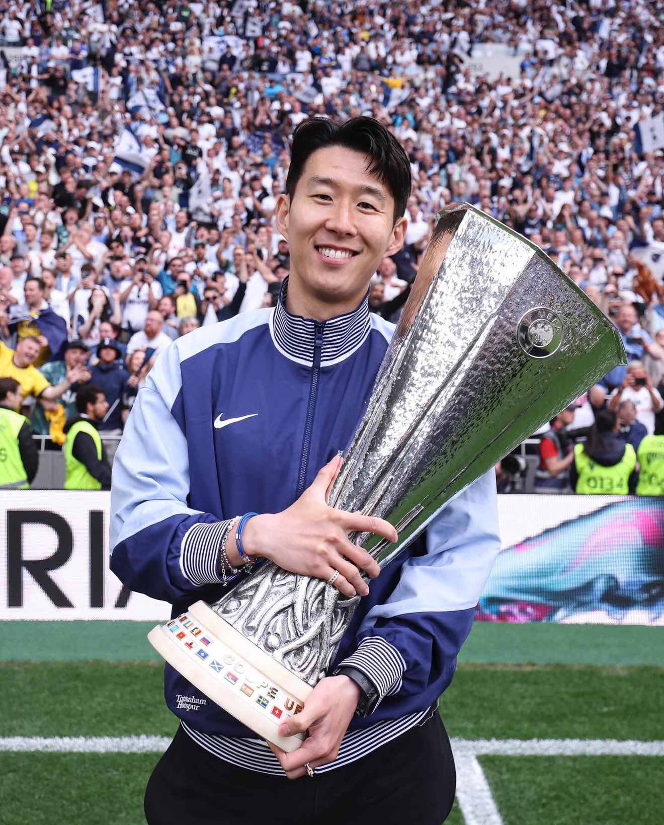 <b>손흥민 동상</b> 당장 세워라!…SON 북런던 컴백 D-2 '축제분위기'→팬들은...