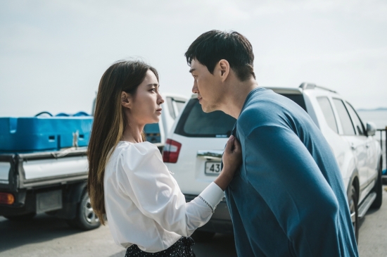 유지태·<b>이민정</b>의 위험한 공조, 숨 막히는 빌런들의 전쟁 (<b>빌런즈</b>)