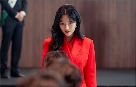 <b>김혜윤</b>, 영원한 미모…MZ 구미호로 돌아왔다 (<b>오늘부터 인간입니다만</b>)