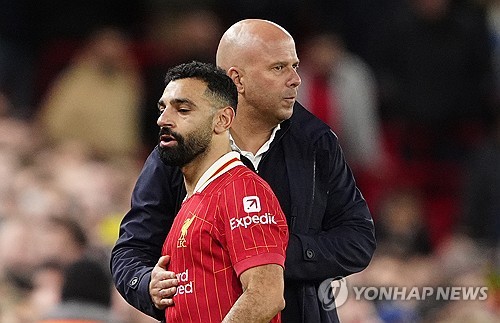 '손흥민처럼 미국? 안 간다' 리버풀과 파국 <b>살라</b>, <b>슬롯</b> 감독과 극적 화...