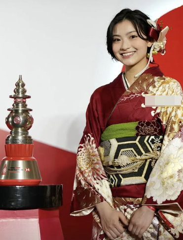 日 배드민턴 요정, BWF 갈라 '기모노 의상' 인기 폭발!…그런데 '베스트 드레서' 수상 못했다니