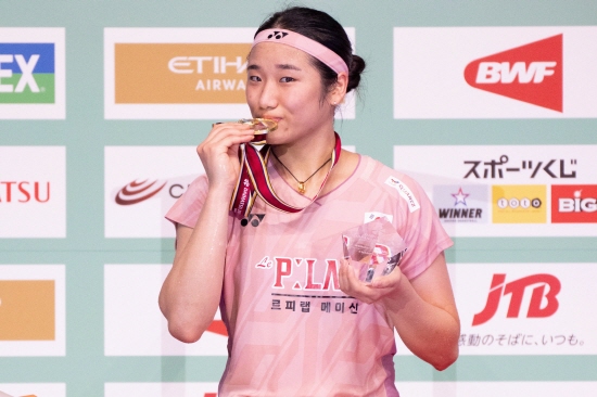 [오피셜] 안세영 축하합니다! 4강행 조기 확정 성공…'日 신성' 미야자키 2-0 완파+2연승→'세계챔피언' 야마구치와 조 1위 결정전