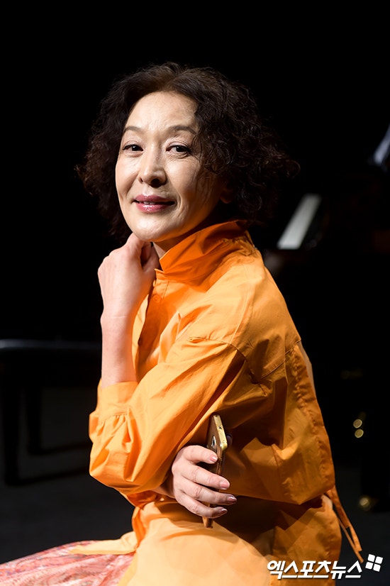 항암 거부 故윤석화 별세…나답게 살겠다 신념 지킨 삶 추모 물결2