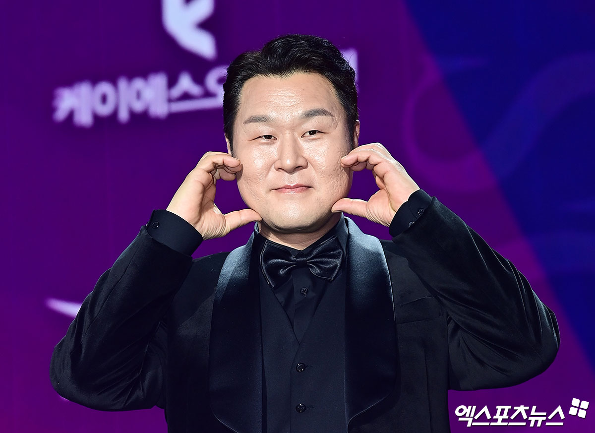 윤경호, '중증' 대박 기운 잇는다…'남편들'→'김부장' 차기작만 4개