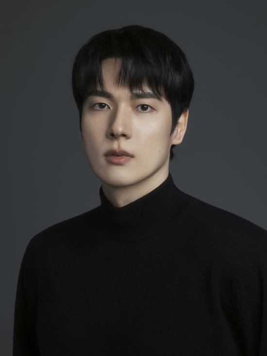 '고현정과 열연' <b>이태구</b>, 네오스엔터와 전속계약 체결…활발한 활동 예...