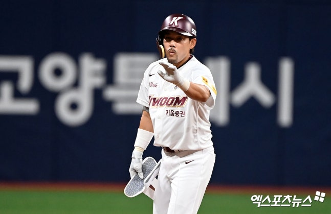 '키움 오길 정말 잘했다' 이용규, 딱 14경기 뛰었는데…억대 연봉 보장+플레잉코치