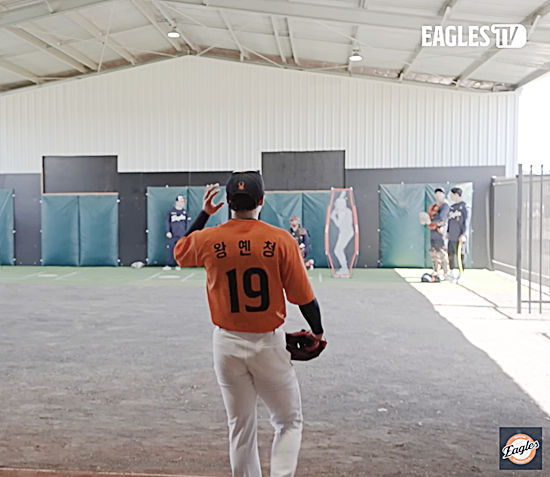 최재훈 깜짝 놀랐다! "못 쳐, 이거 못 쳐!"…그런데 왕옌청은 "100점 만점에 60점"→한화 대만 특급 좌완, 첫 불펜 피칭부터 '80구 폭발'