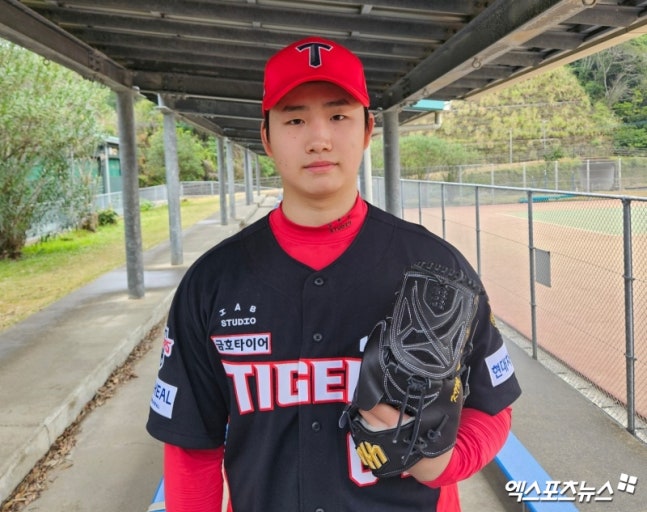 오타니 보며 '스위퍼 독학'으로 배운 투수, KIA에 있다고?…"올해 목표는 데뷔전 승리투수" [아마미오시마 인터뷰]