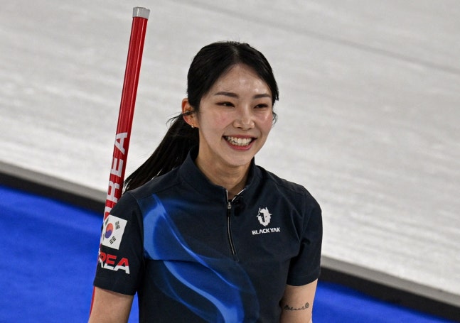 한국 여자 컬링, '1위' 스웨덴 콜드게임 대파!…8-3 눌렀다→5승3패+4강 보인다 [2026 밀라노]