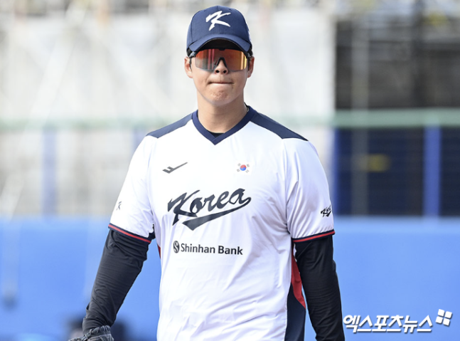 '한 방에 307억!' 노시환 "돈 중요하지 않아…한화 영구결번 꿈 가까워져" [오키나와 라이브]