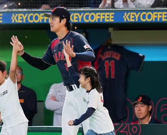 "정말 고맙습니다" 다르빗슈 왜 울었나, 토미존 수술→WBC 불발→그런데 더그아웃에 함께한 유니폼...동료들 잊지 않았다 [WBC]