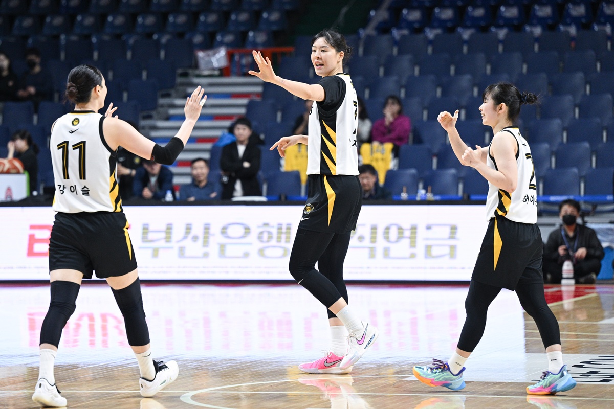 KB Stars Vô Địch WKBL 2026: 'Nữ Hoàng Bóng Rổ' Park Ji-Soo Trở Lại, Ánh Sao Lại Tỏa Sáng!