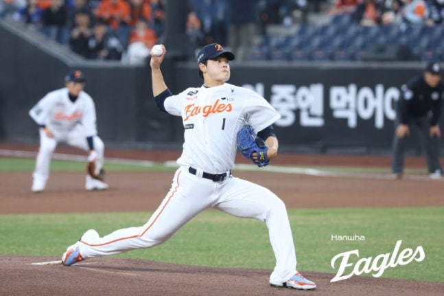 '160km 강속구 사라졌다' 문동주, 충격의 초대형 만루포 허용→4이닝 7피안타 2볼넷 5실점 부진 [대전 라이브]