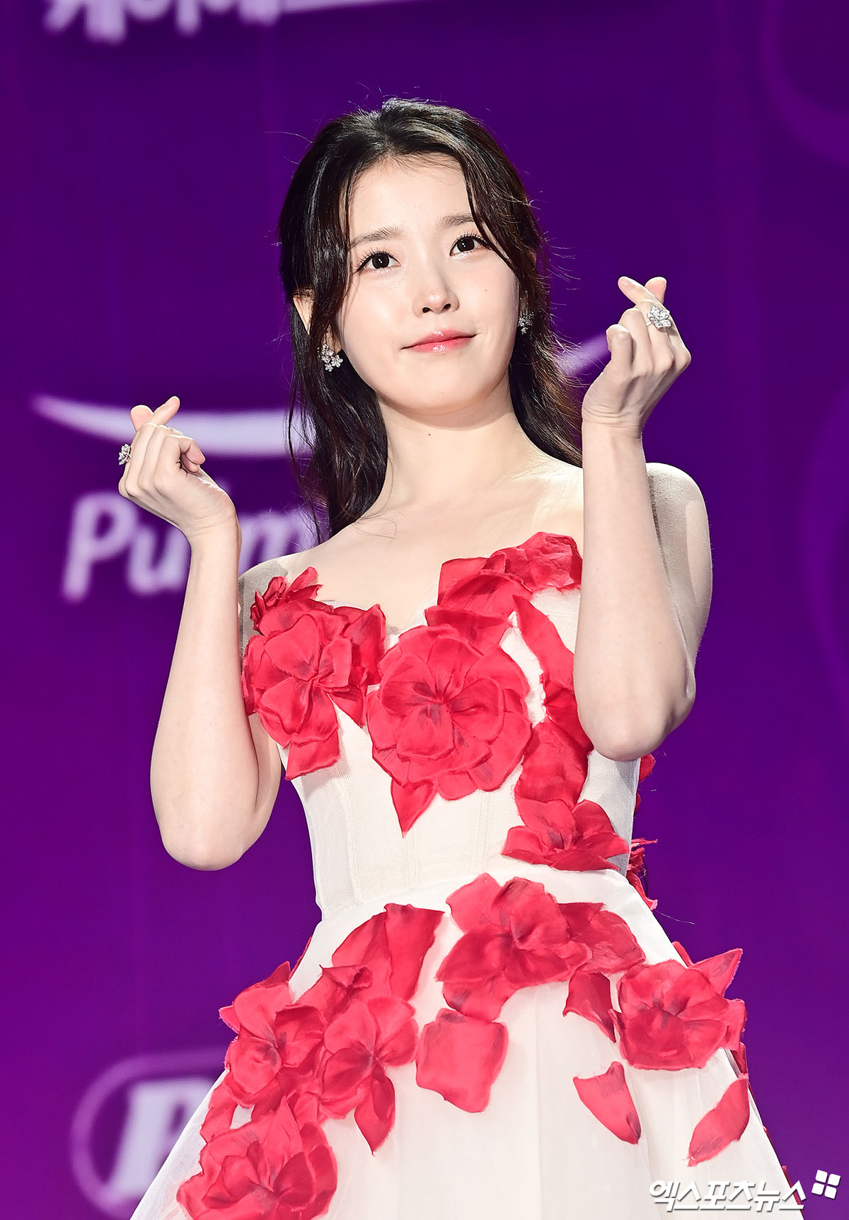 '44kg' 아이유 , '뼈말라' 반전 식단 공개…"라면+김치가 소울푸드" (핑계...