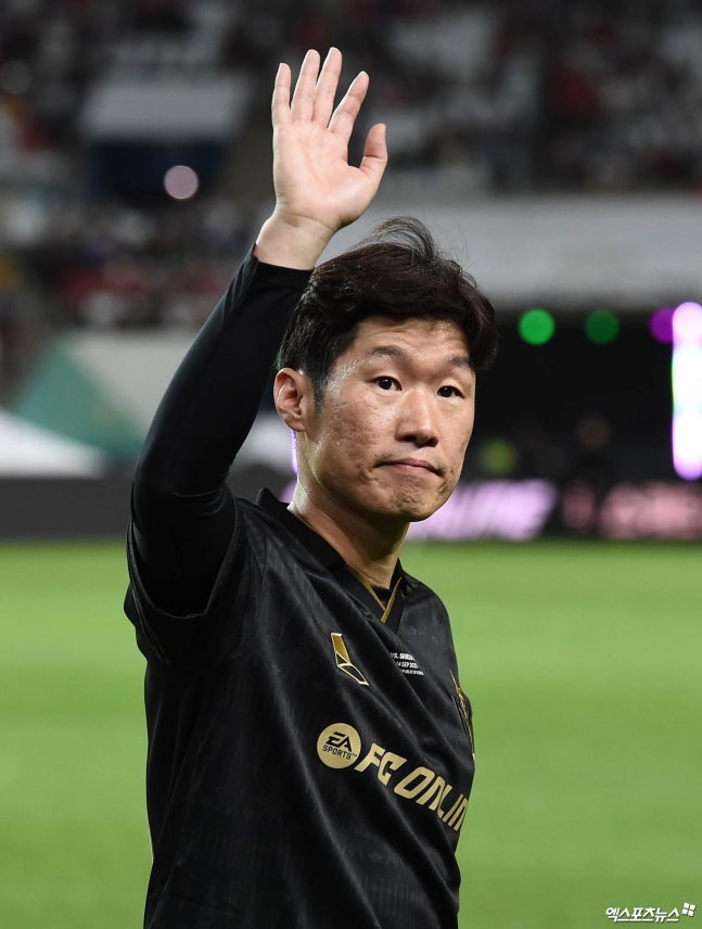 "박지성, 침대서 사흘간 못 일어나"…네덜란드 언론도 놀랄 정도였는데→JS 괴롭힌 '물 차는 무릎', 12년 만에 고친다