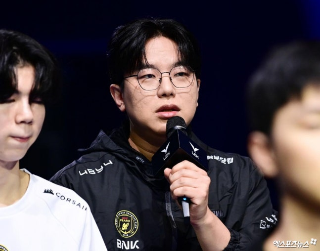 BNK 피어엑스, 첫 승의 기쁨과 교체 전략 공개