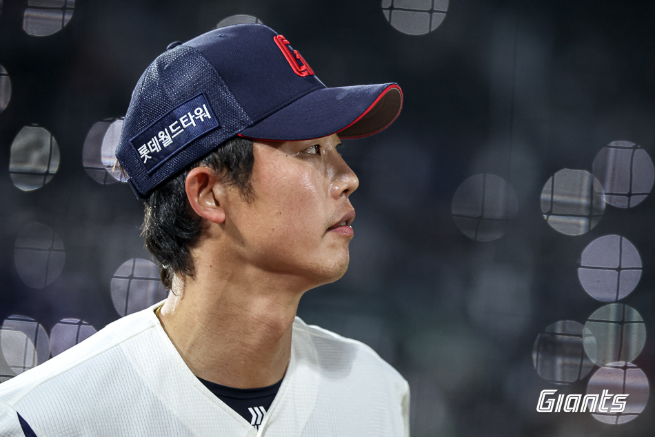 '3G ERA 0.00' <b>롯데</b> 마운드에 새 희망 등장했나..."욕심 없이 기계처럼 던...