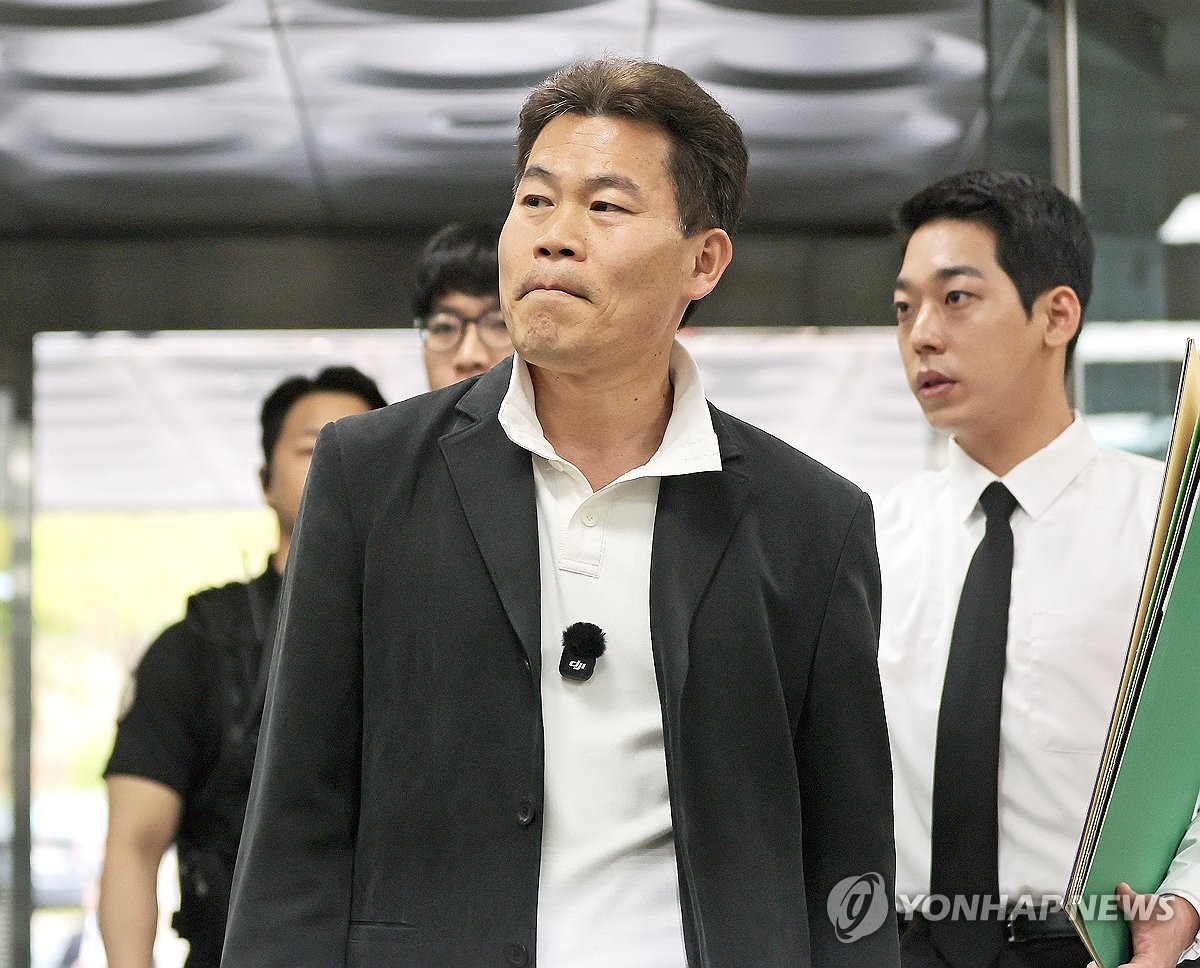 '부정선거 주장' 전한길, 유재석·아이유 소환 "국민 위해 목소리 내달...