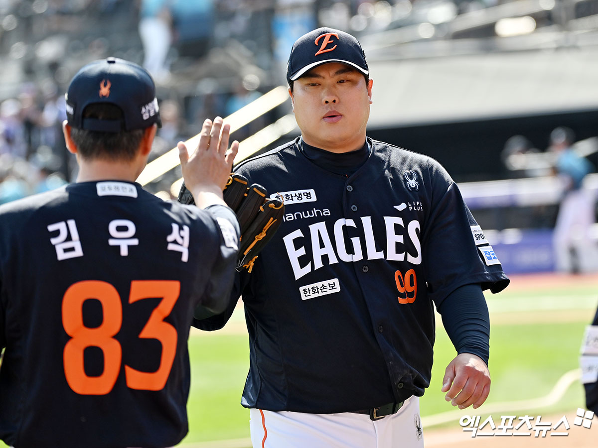 'KKKKKKK' 이게 류현진의 힘이다! SSG 상대 무사사구 QS…시즌 9승 요건 충족 [인천 라이브]
