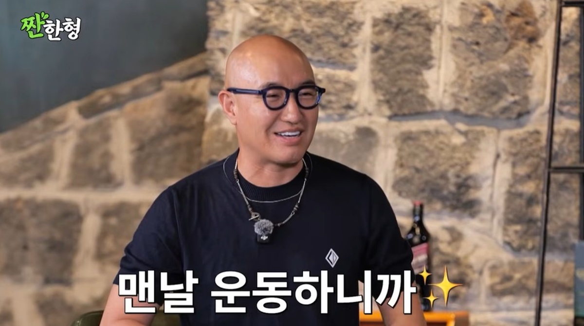 '톱게이' <b>홍석천</b> "후배 게이들 치고 올라와…매일 운동 중" (<b>짠한형</b>)