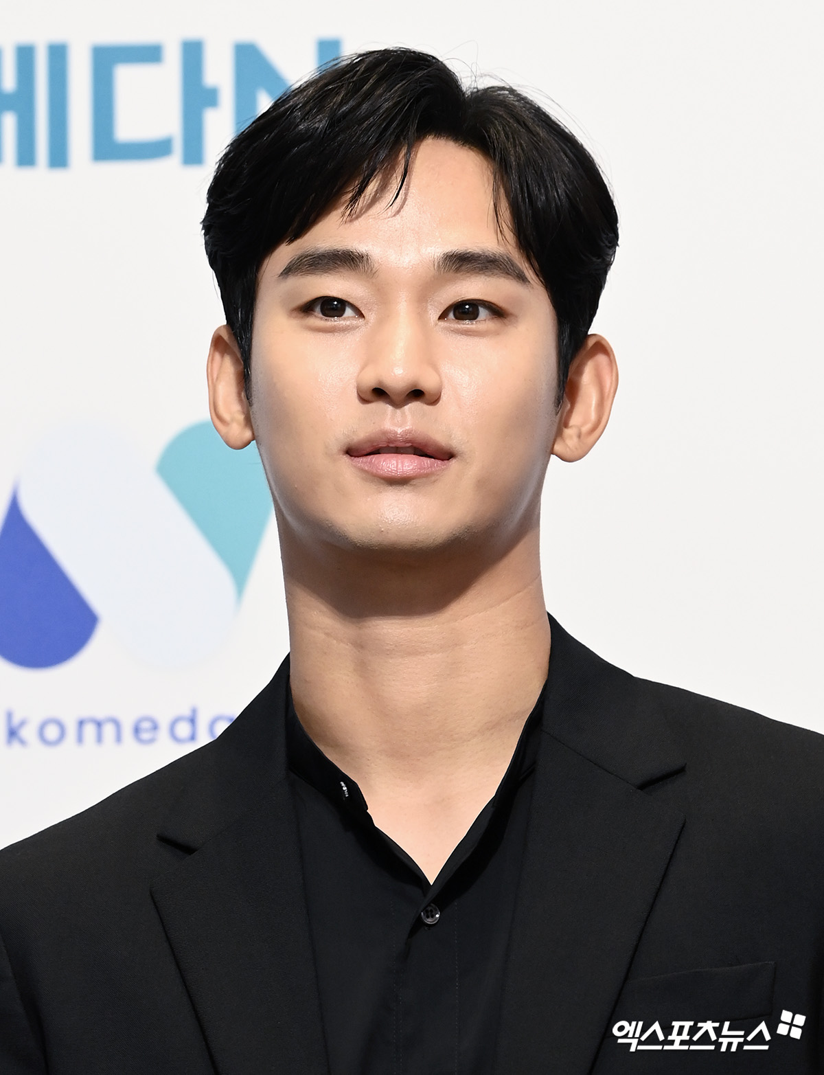 [공식] 김수현 복귀, 1년 4개월만 공식 활동 재개…"오늘(14일) 광고 촬영...