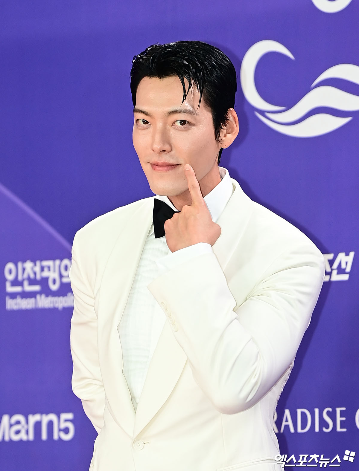 <b>김우빈</b>, 웹툰 원작 '<b>기프트</b>' 주인공…전국 꼴찌 야구부 감독 된다 [공식...